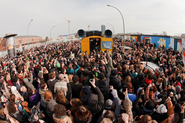 David Hasselhoff protestiert gegen Abbau der Berliner Mauer