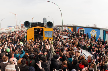 David Hasselhoff protestiert gegen Abbau der Berliner Mauer