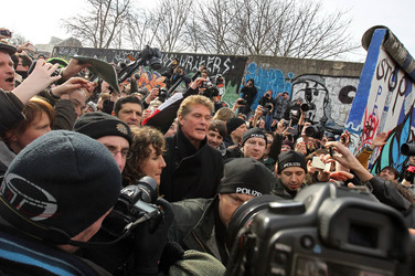 David Hasselhoff protestiert gegen Abbau der Berliner Mauer