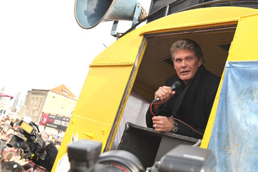 David Hasselhoff protestiert gegen Abbau der Berliner Mauer