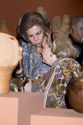 Königin Sophia be der'Great Masters of Folk Art in Latin America' Ausstellung, Madrid