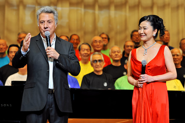 Dustin Hoffman, Michie Nakamaru