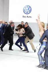 Proteste während des Messerundganges von Wladimir Putin und Angela Merkel, Hannover