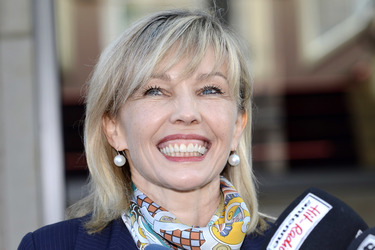 Doris Schröder-Köpf vor der Niedersächsischen Staatskanzlei