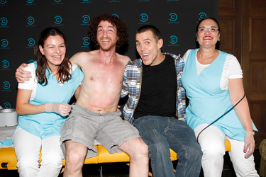 Steve-O / Stephen Glover mit Gisele Binkowski, Filippo Serra und Rosangela Perez