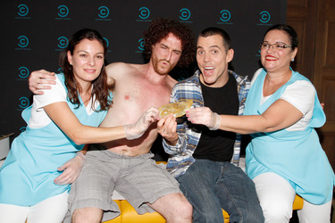 Steve-O / Stephen Glover mit Gisele Binkowski, Filippo Serra und Rosangela Perez