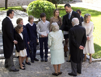 Mariano Rajoy, Jose Miguel Caballero Bonald mit Familienmitgliedern, Felipe von Spanien und Letizia von Spanien