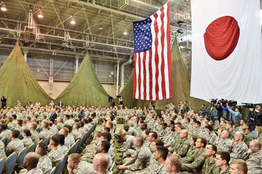 Soldaten auf dem Lufwaffenstützpunk Yokota