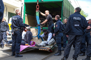 Protestaktion gegen Aufmarsch von Neonazis am 1. Mai, Berlin