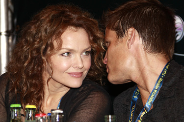 Dina Meyer, Casper Van Dien
