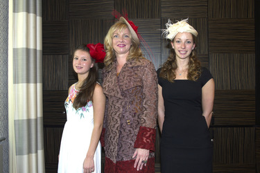 Ladies Day und Oleander-Rennen in Hoppegarten Photocall, Berlin