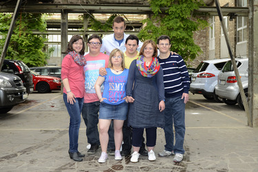Kai Plaume mit Verena Glatter, Ronja Nobbe, Tom Auweiler, Anna Ring, Ottavio Tarvorminaund Sebastian Urbanski