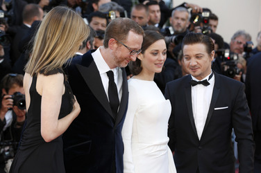 James Gray mit Gattin Alexandra Dickson Gray, Marion Cotillard, Jeremy Renner