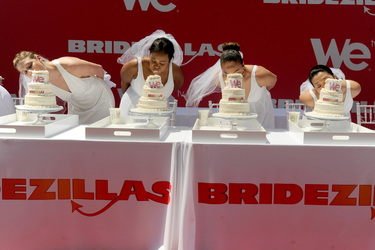 'Bridezillas' Kuchen-Esswettbewerb & We TV's 10. Geburtstag, New York