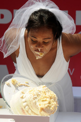 'Bridezillas' Kuchen-Esswettbewerb & We TV's 10. Geburtstag, New York