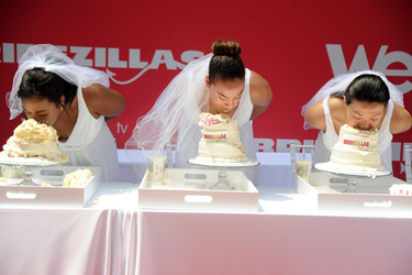 'Bridezillas' Kuchen-Esswettbewerb & We TV's 10. Geburtstag, New York