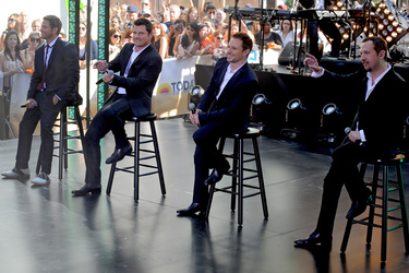 Jeff Timmons, Nick Lachey, Drew Lachey, Justin Jeffre (98 Degrees)