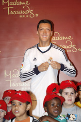 Enthülung der Wachsfigur von Mesut Oezil, Berlin