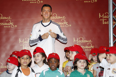 Enthülung der Wachsfigur von Mesut Oezil, Berlin