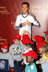 Enthülung der Wachsfigur von Mesut Oezil, Berlin