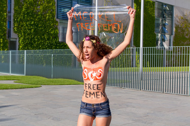 Femen Protest am Bundeskanzleramt, Berlin