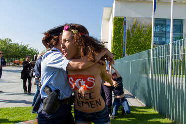 Femen Protest am Bundeskanzleramt, Berlin