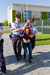 Femen Protest am Bundeskanzleramt, Berlin