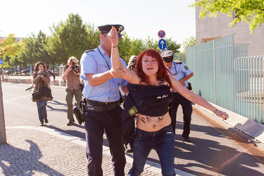 Femen Protest am Bundeskanzleramt, Berlin