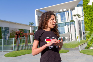 Femen Protest am Bundeskanzleramt, Berlin
