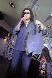 Gene Simmons im Hard Rock Cafe, Berlin