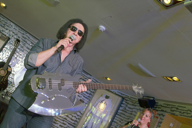 Gene Simmons im Hard Rock Cafe, Berlin