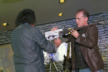 Gene Simmons im Hard Rock Cafe, Berlin