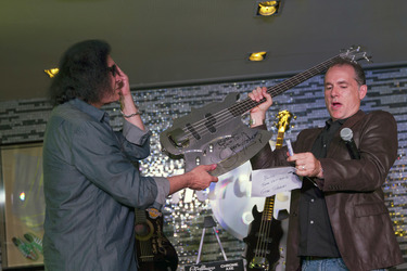 Gene Simmons im Hard Rock Cafe, Berlin