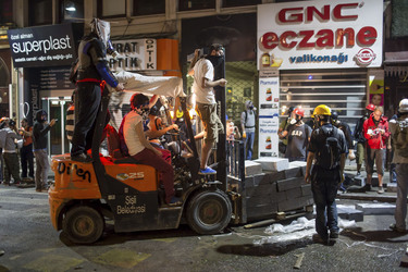 Polizei räumt das Protestlager am Taksim-Platz in Istanbul, Türkei