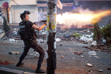 Polizei räumt das Protestlager am Taksim-Platz in Istanbul, Türkei