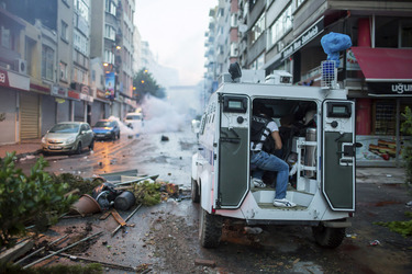 Polizei räumt das Protestlager am Taksim-Platz in Istanbul, Türkei