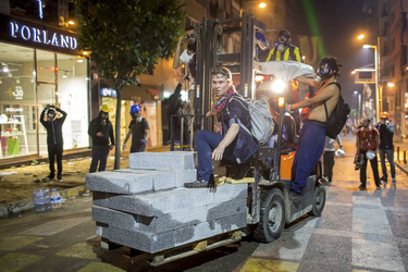 Polizei räumt das Protestlager am Taksim-Platz in Istanbul, Türkei