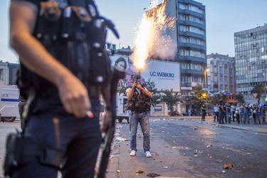 Polizei räumt das Protestlager am Taksim-Platz in Istanbul, Türkei
