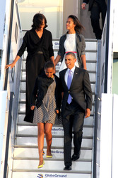Barack Obama mit Gattin Michelle und Töchtern Natacha und Malia Ann