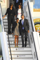 Barack Obama mit Gattin Michelle und Töchtern Natacha/Sasha und Malia Ann