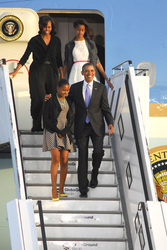 Barack Obama mit Gattin Michelle und Töchtern Natacha/Sasha und Malia Ann