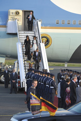 Barack Obama mit Gattin Michelle und Töchtern Natacha/Sasha und Malia Ann