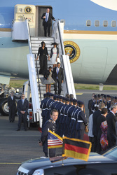 Barack Obama mit Gattin Michelle und Töchtern Natacha/Sasha und Malia Ann