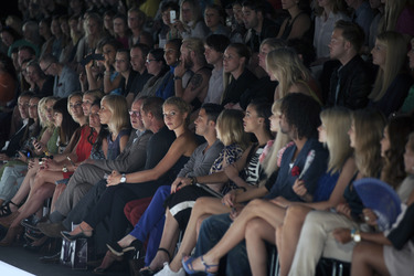Axel Milberg, Til Schweiger, Svenja Holtmann, Kostja Ullmann, Anna Maria Mühe, Patrick Owomoyela mit Freundin Josipa
