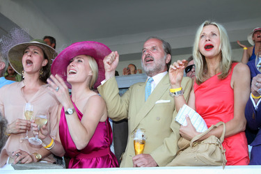 Enno von Ruffin mit Freundin Estelle Rytterborg und Gästen