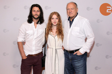 Mark Ryder, Isolda Dychauk, John Doman