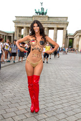 Micaela Schäfer Photocall zur Bundestagswahl, Berlin