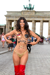 Micaela Schäfer Photocall zur Bundestagswahl, Berlin