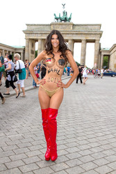 Micaela Schäfer Photocall zur Bundestagswahl, Berlin
