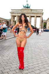 Micaela Schäfer Photocall zur Bundestagswahl, Berlin